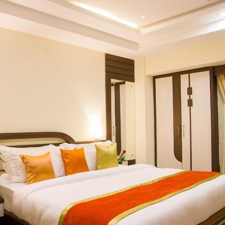 Hotel Park Riviera Gauháti Kültér fotó