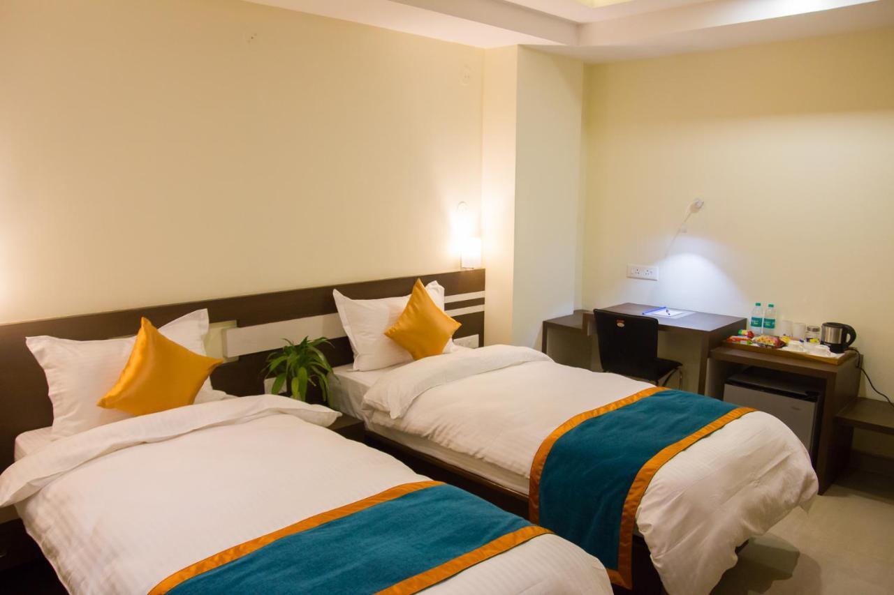 Hotel Park Riviera Gauháti Kültér fotó
