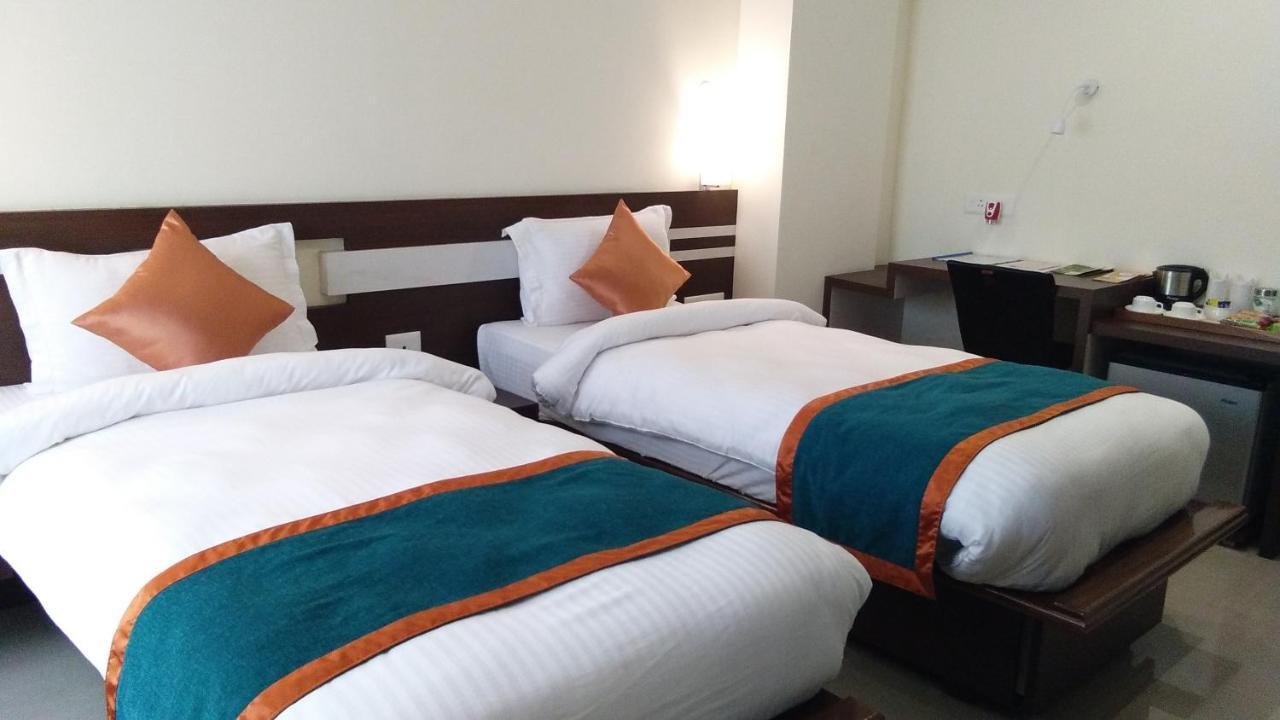 Hotel Park Riviera Gauháti Kültér fotó