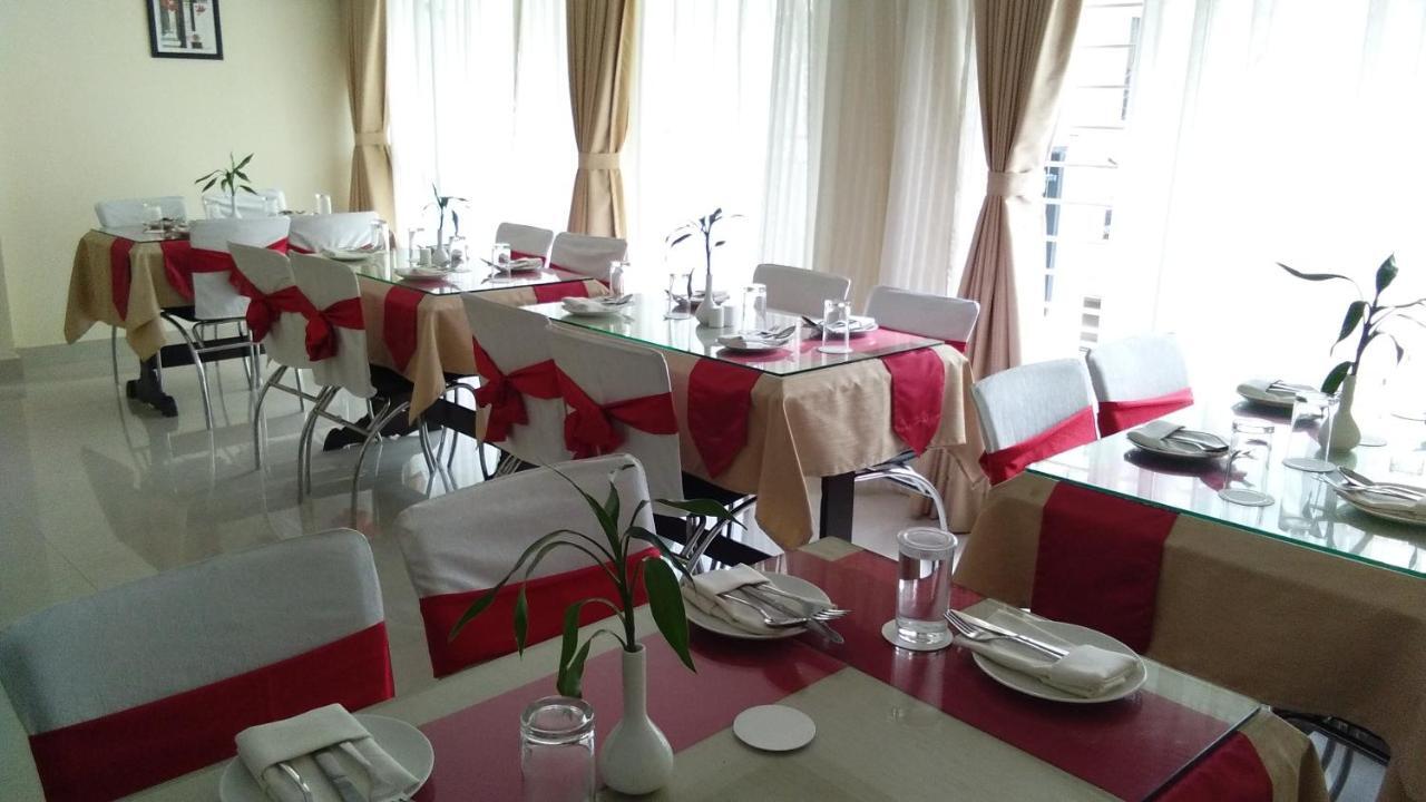 Hotel Park Riviera Gauháti Kültér fotó