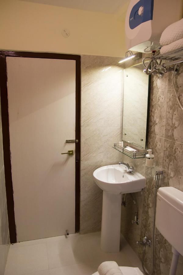 Hotel Park Riviera Gauháti Kültér fotó