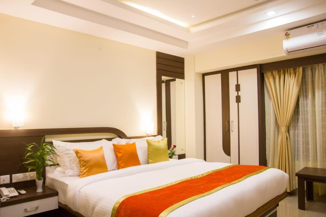 Hotel Park Riviera Gauháti Kültér fotó