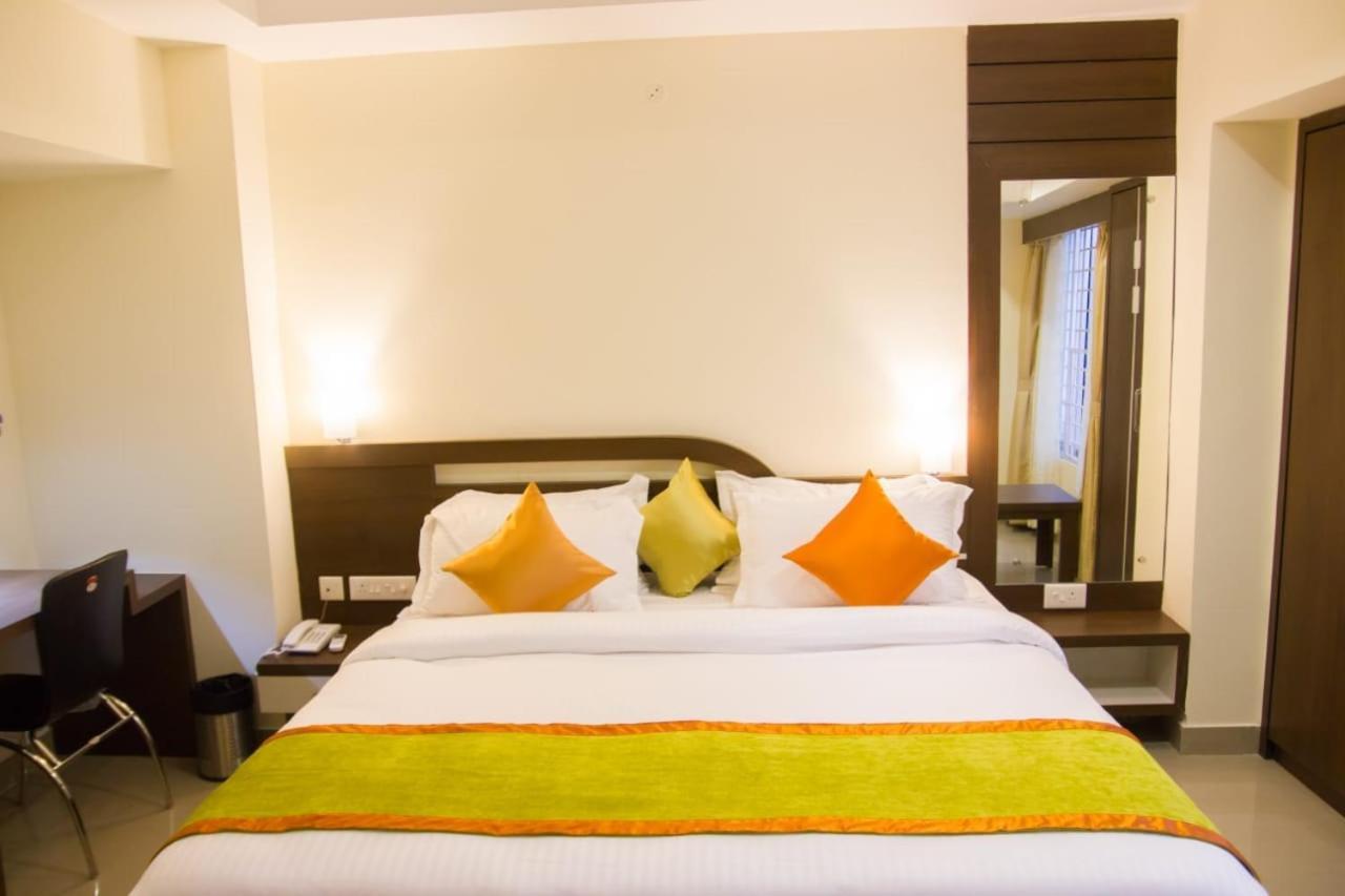 Hotel Park Riviera Gauháti Kültér fotó